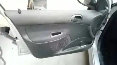 Véhicule à la ferraille peugeot 206 berlina x-line refri de l'année 2005 alimenté 8hz