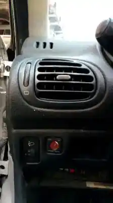 Véhicule à la ferraille peugeot 206 berlina x-line refri de l'année 2005 alimenté 8hz
