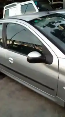 Véhicule à la ferraille peugeot 206 berlina x-line refri de l'année 2005 alimenté 8hz
