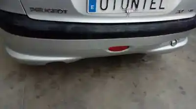 Véhicule à la ferraille peugeot 206 berlina x-line refri de l'année 2005 alimenté 8hz