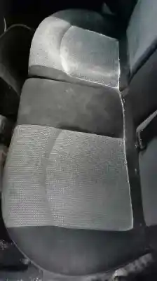 Véhicule à la ferraille peugeot 206 berlina x-line refri de l'année 2005 alimenté 8hz