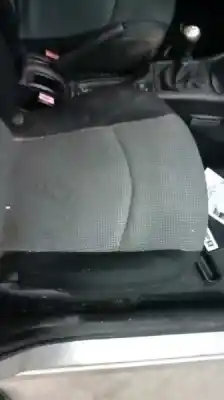 Véhicule à la ferraille peugeot 206 berlina x-line refri de l'année 2005 alimenté 8hz