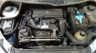 Véhicule à la ferraille peugeot 206 berlina x-line refri de l'année 2005 alimenté 8hz