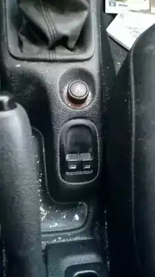 Véhicule à la ferraille peugeot 206 berlina x-line refri de l'année 2005 alimenté 8hz