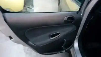 Véhicule à la ferraille peugeot 206 berlina x-line refri de l'année 2005 alimenté 8hz