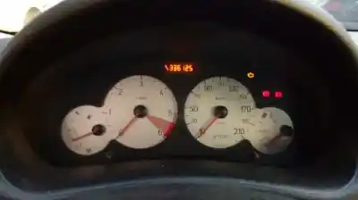 Véhicule à la ferraille peugeot 206 berlina x-line refri de l'année 2005 alimenté 8hz