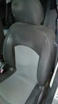 Véhicule à la ferraille peugeot 206 berlina x-line refri de l'année 2005 alimenté 8hz