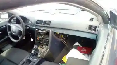Veículo de Sucata audi a4 berlina (8e) 1.9 tdi (96kw) do ano 2004 alimentado awx
