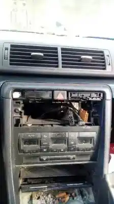 Veículo de Sucata audi a4 berlina (8e) 1.9 tdi (96kw) do ano 2004 alimentado awx
