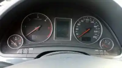 Veículo de Sucata audi a4 berlina (8e) 1.9 tdi (96kw) do ano 2004 alimentado awx