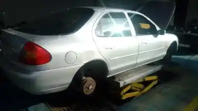 Sloopvoertuig ford mondeo berlina (gd) clx van het jaar 1998 aangedreven ngb