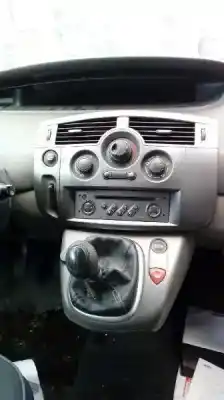 Здавання транспортного засобу renault scenic ii confort dynamique року 2004 потужний f9q d8