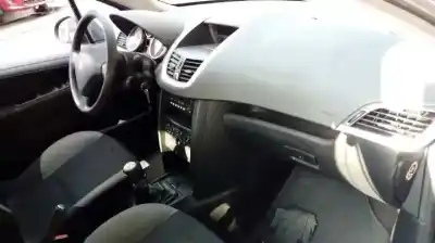 Здавання транспортного засобу peugeot 207 x-line року 2006 потужний 8hz