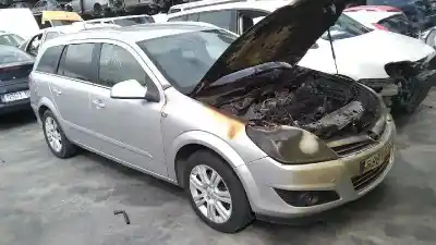 Veicolo di demolizione OPEL ASTRA H CARAVAN Edition dell'anno 2010 alimentato Z17DTR