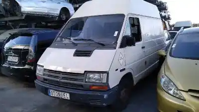 Véhicule à la ferraille renault trafic t 1000 de l'année 1990 alimenté d 852
