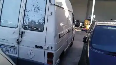 Véhicule à la ferraille renault trafic t 1000 de l'année 1990 alimenté d 852