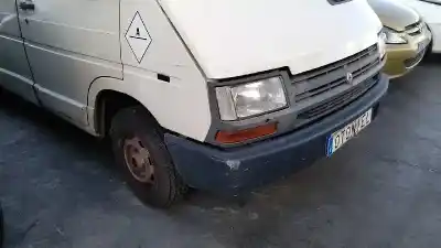 Véhicule à la ferraille renault trafic t 1000 de l'année 1990 alimenté d 852