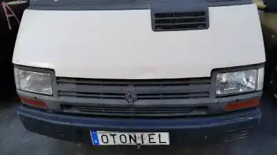Véhicule à la ferraille renault trafic t 1000 de l'année 1990 alimenté d 852