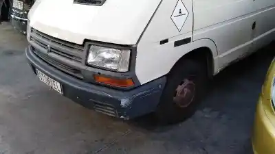 Véhicule à la ferraille renault trafic t 1000 de l'année 1990 alimenté d 852