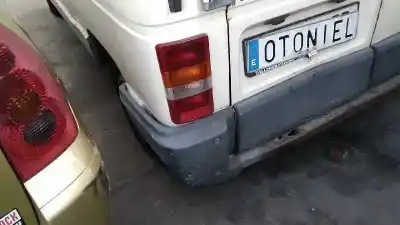 Véhicule à la ferraille renault trafic t 1000 de l'année 1990 alimenté d 852