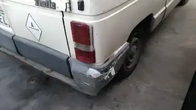 Véhicule à la ferraille renault trafic t 1000 de l'année 1990 alimenté d 852