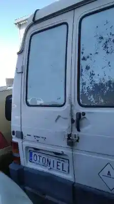 Véhicule à la ferraille renault trafic t 1000 de l'année 1990 alimenté d 852