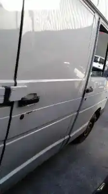 Véhicule à la ferraille renault trafic t 1000 de l'année 1990 alimenté d 852