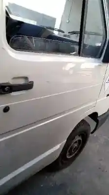 Véhicule à la ferraille renault trafic t 1000 de l'année 1990 alimenté d 852
