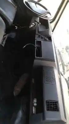 Véhicule à la ferraille renault trafic t 1000 de l'année 1990 alimenté d 852