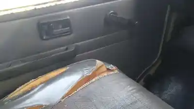 Véhicule à la ferraille renault trafic t 1000 de l'année 1990 alimenté d 852