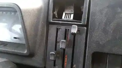 Véhicule à la ferraille renault trafic t 1000 de l'année 1990 alimenté d 852