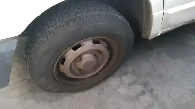 Véhicule à la ferraille renault trafic t 1000 de l'année 1990 alimenté d 852