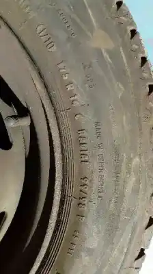 Véhicule à la ferraille renault trafic t 1000 de l'année 1990 alimenté d 852