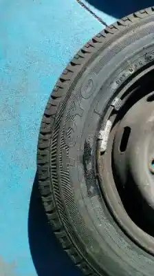 Véhicule à la ferraille renault trafic t 1000 de l'année 1990 alimenté d 852