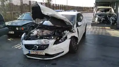 Verschrottungsfahrzeug volvo v40 (2012->) 2.0 inscription [2.0 ltr. - 140 kw diesel cat] des jahres 2017 angetrieben d4204t8