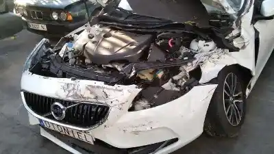 Verschrottungsfahrzeug volvo v40 (2012->) 2.0 inscription [2.0 ltr. - 140 kw diesel cat] des jahres 2017 angetrieben d4204t8