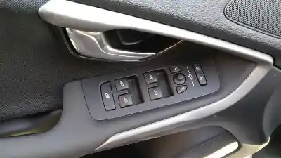 Verschrottungsfahrzeug volvo v40 (2012->) 2.0 inscription [2.0 ltr. - 140 kw diesel cat] des jahres 2017 angetrieben d4204t8