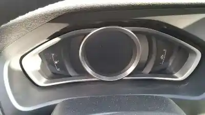 Verschrottungsfahrzeug volvo v40 (2012->) 2.0 inscription [2.0 ltr. - 140 kw diesel cat] des jahres 2017 angetrieben d4204t8