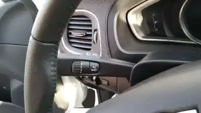 Verschrottungsfahrzeug volvo v40 (2012->) 2.0 inscription [2.0 ltr. - 140 kw diesel cat] des jahres 2017 angetrieben d4204t8