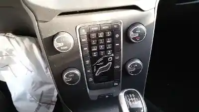 Verschrottungsfahrzeug volvo v40 (2012->) 2.0 inscription [2.0 ltr. - 140 kw diesel cat] des jahres 2017 angetrieben d4204t8