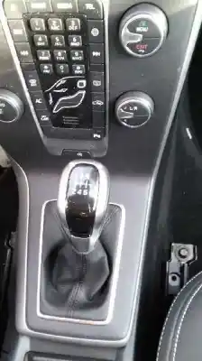 Verschrottungsfahrzeug volvo v40 (2012->) 2.0 inscription [2.0 ltr. - 140 kw diesel cat] des jahres 2017 angetrieben d4204t8
