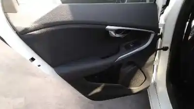 Verschrottungsfahrzeug volvo v40 (2012->) 2.0 inscription [2.0 ltr. - 140 kw diesel cat] des jahres 2017 angetrieben d4204t8