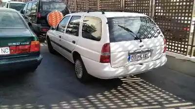 Здавання транспортного засобу ford escort berlina/turnier bravo turnier року 1998 потужний rfs