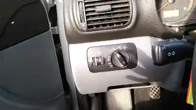 Véhicule à la ferraille seat leon (1m1) signo de l'année 2002 alimenté alh