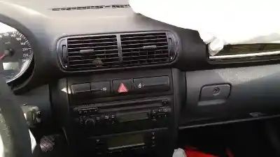Véhicule à la ferraille seat leon (1m1) signo de l'année 2002 alimenté alh