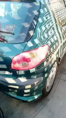 Vehicul casat peugeot 206 berlina x-line refri al anului 2004 alimentat 8hx