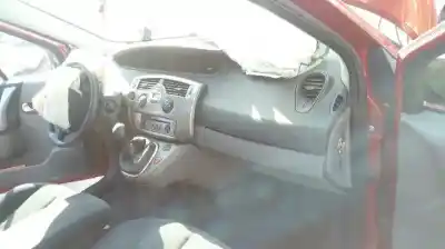 Véhicule à la ferraille renault scenic iii expression de l'année 2007 alimenté k9k p7