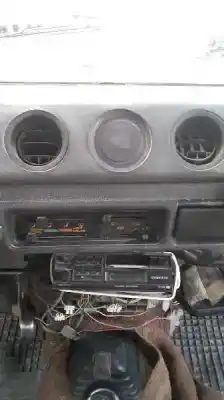 Véhicule à la ferraille suzuki santana sj-410 de l'année 1986 alimenté f10a