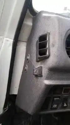 Véhicule à la ferraille suzuki santana sj-410 de l'année 1986 alimenté f10a