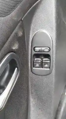 Véhicule à la ferraille seat leon (1m1) signo de l'année 2003 alimenté alh